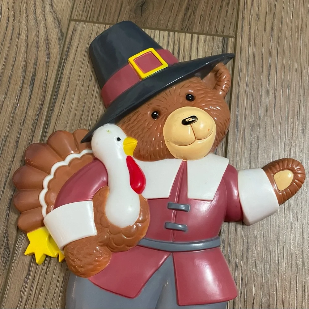 Vintage Bear Pilgrim Thanksgiving Turkey Wall Plaque‎ Plastic 10”